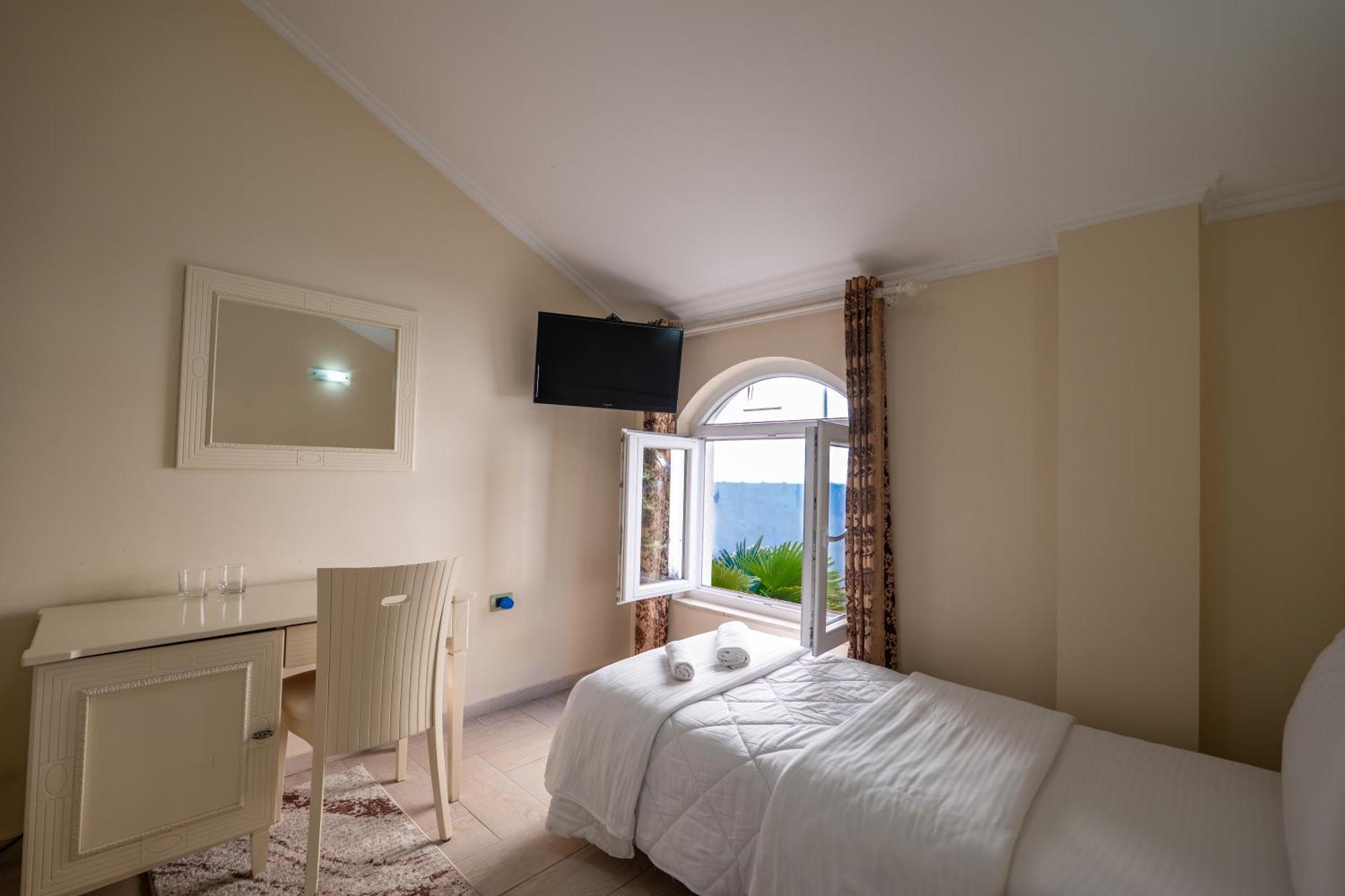 Olimpic Hotel Tirana Exterior photo