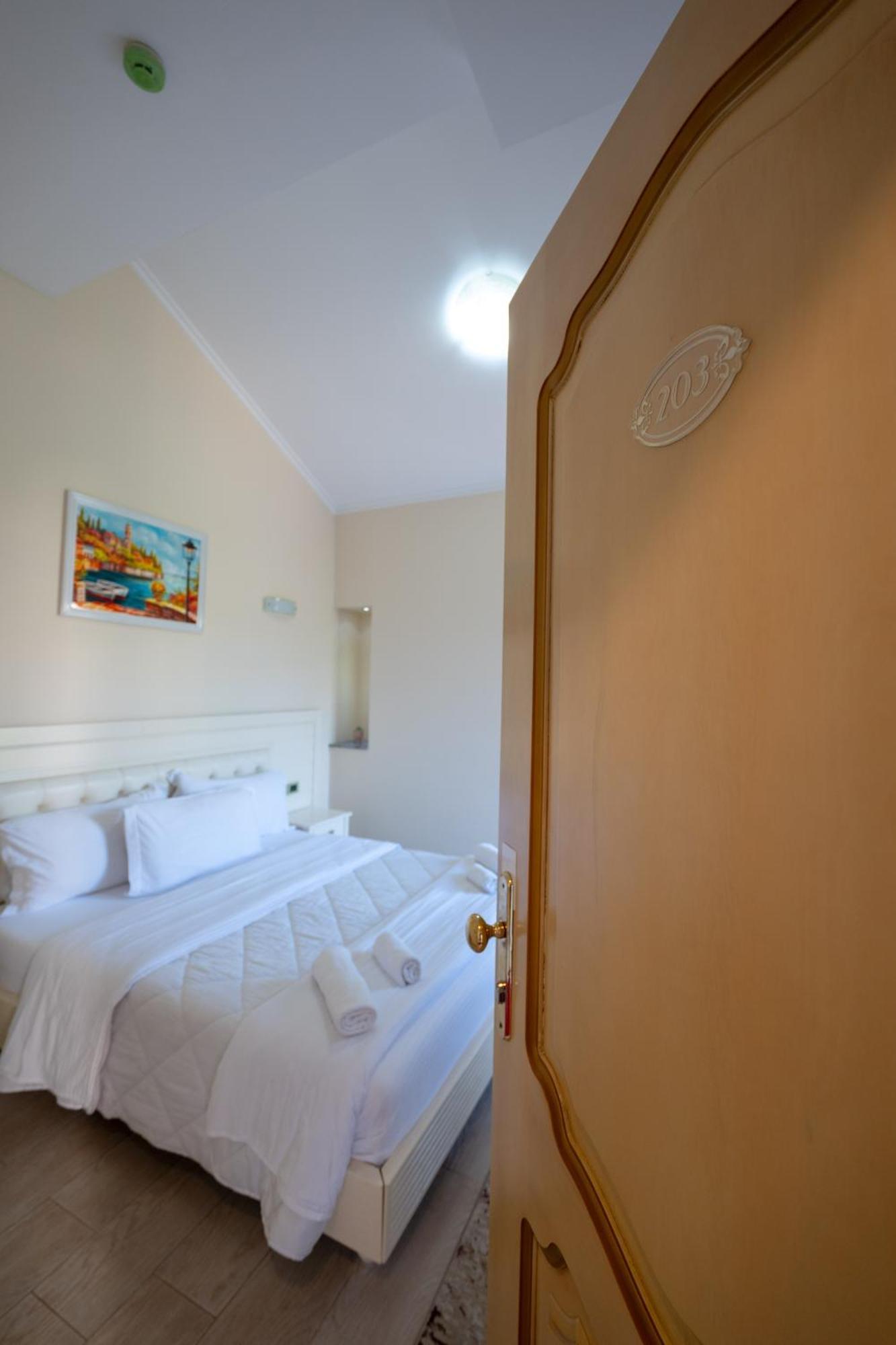 Olimpic Hotel Tirana Exterior photo